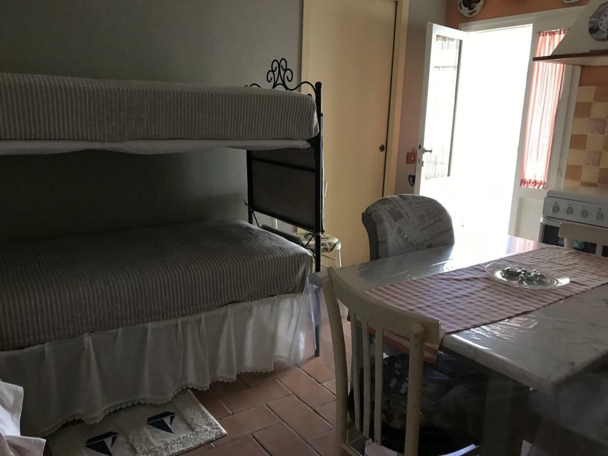 Ancora Bilocale Villa Marina di Massa Bagian luar foto
