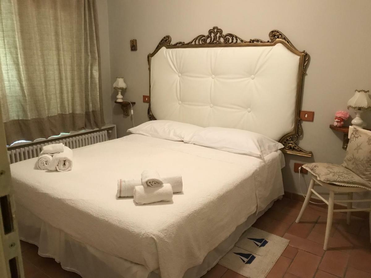 Ancora Bilocale Villa Marina di Massa Bagian luar foto