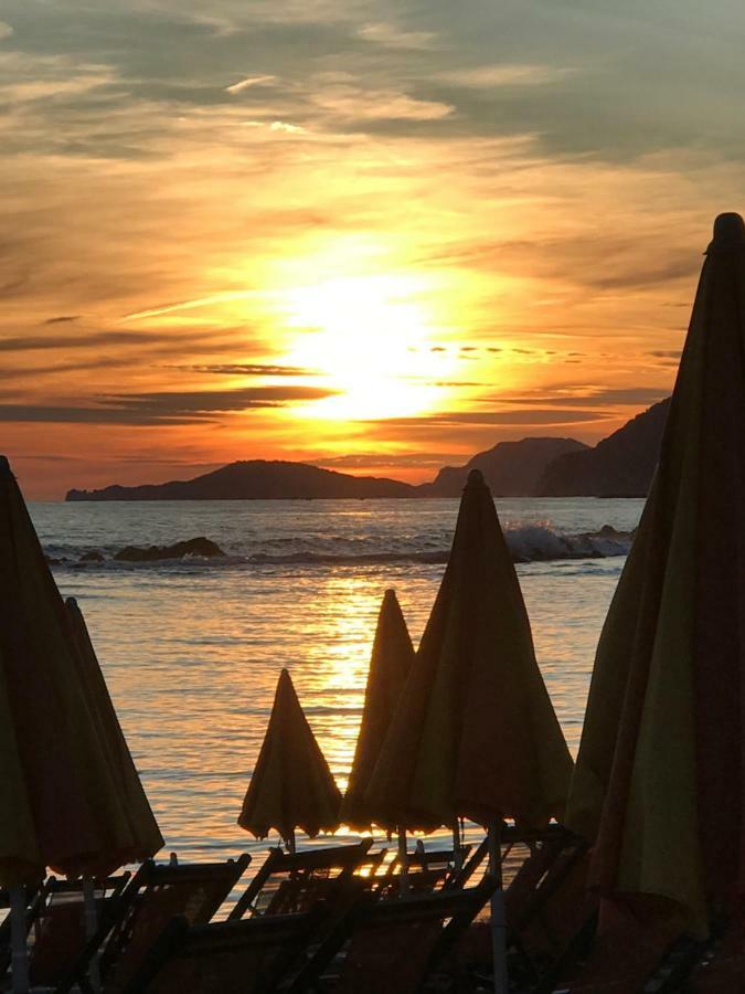 Ancora Bilocale Villa Marina di Massa Bagian luar foto