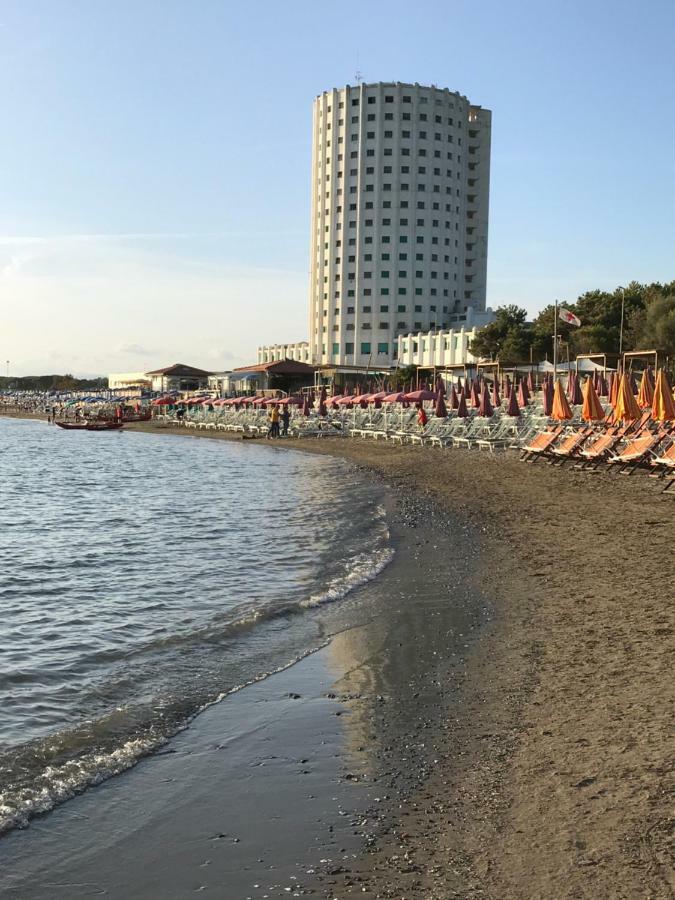 Ancora Bilocale Villa Marina di Massa Bagian luar foto